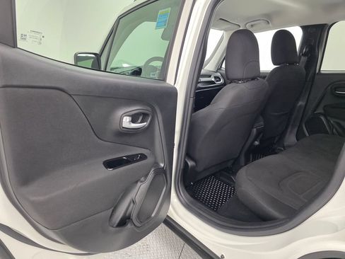 Used 2020 Jeep Renegade Latitude w/ Cold Weather Group AWD/4WD image 17