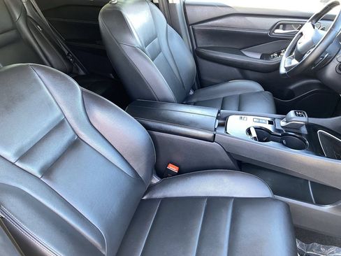 Certified 2025 Nissan Rogue SL w/ SL Premium Package FWD image 11
