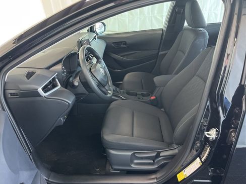 Used 2025 Toyota Corolla LE FWD image 3