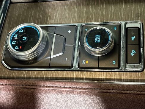 Used 2023 Ford Expedition Limited image 18