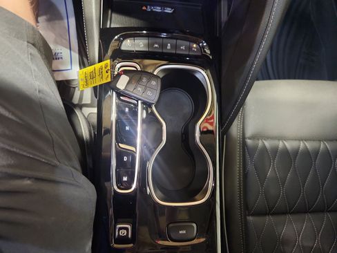 Used 2023 Buick Envision Avenir image 17