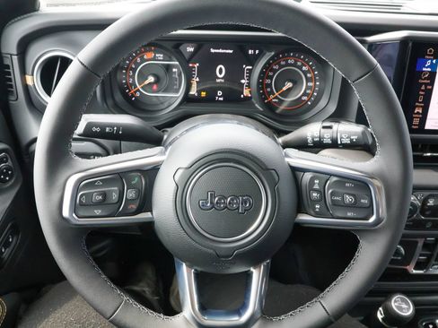 New 2026 Jeep Wrangler Unlimited Sahara AWD/4WD image 28