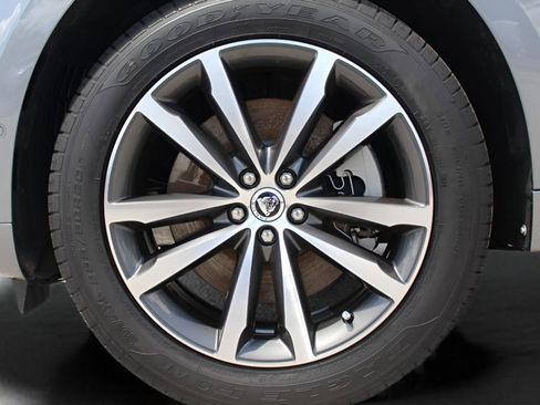 New 2026 Jaguar F-PACE R-Dynamic S image 9