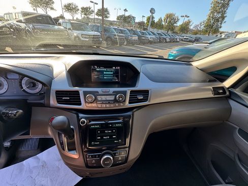 Used 2016 Honda Odyssey SE image 20