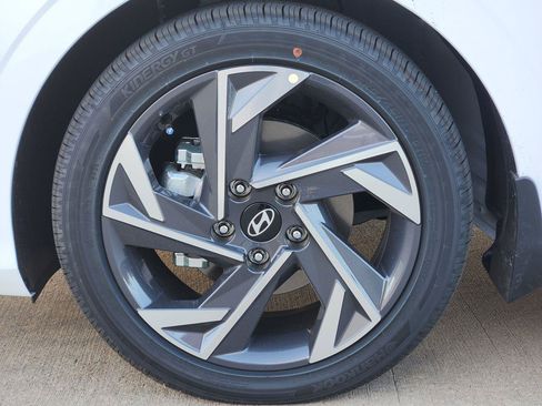 New 2026 Hyundai Elantra Limited FWD image 7