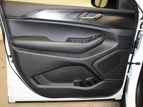 New 2025 Jeep Grand Cherokee Altitude image 26