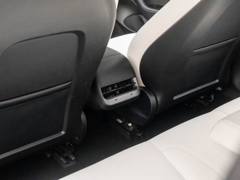 Used 2022 Tesla Model 3 Long Range image 17