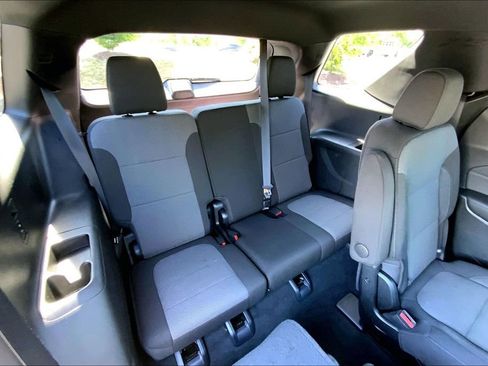 Used 2023 Chevrolet Traverse LT AWD/4WD image 18