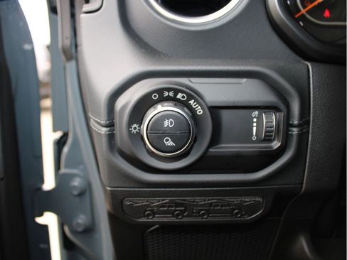 New 2025 Jeep Gladiator Sport image 12