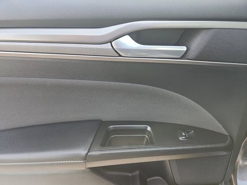 Used 2017 Ford Fusion SE image 27