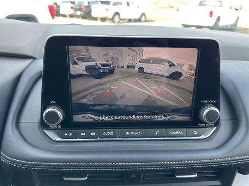 Used 2024 Nissan Rogue SV image 69