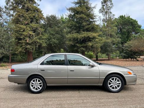 Used 2000 Toyota Camry XLE FWD image 13