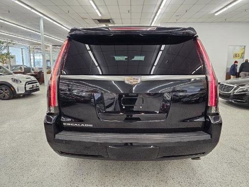 Used 2017 Cadillac Escalade Luxury image 5
