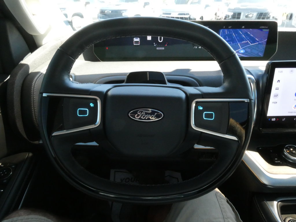 Used 2025 Ford Expedition Max Platinum w/ Driver's Package AWD/4WD image 43