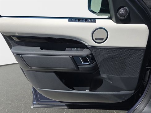 Certified 2025 Land Rover Discovery S image 29