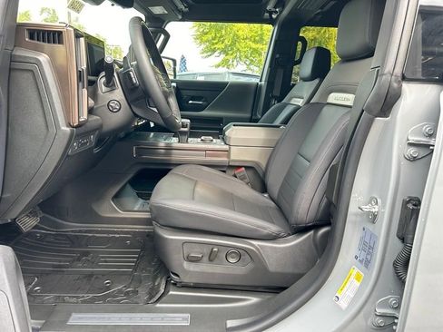 Used 2025 GMC Hummer EV 2X w/ Extreme Off-Road Package AWD/4WD image 9