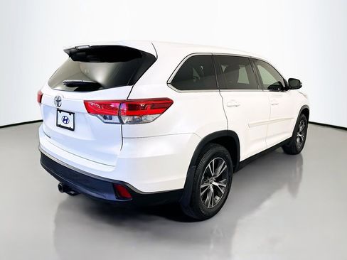 Used 2019 Toyota Highlander LE image 5