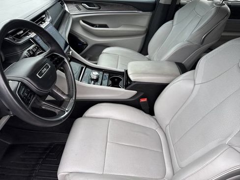 Used 2021 Jeep Grand Cherokee L Overland w/ Luxury Tech Group IV AWD/4WD image 15