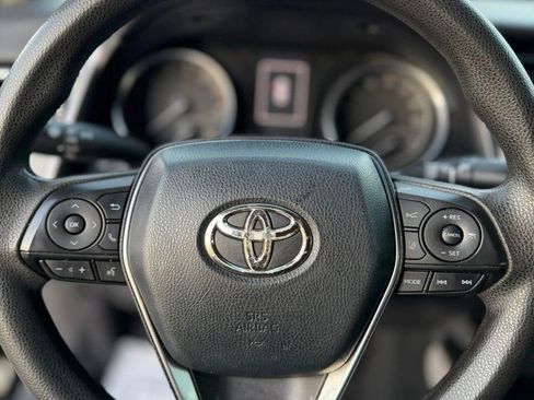 Used 2018 Toyota Camry LE image 10