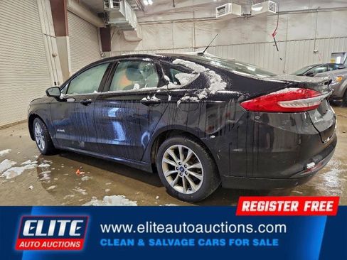 Used 2017 Ford Fusion SE image 3
