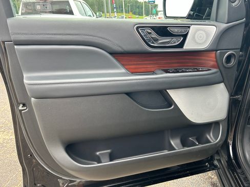 Used 2023 Lincoln Navigator Reserve AWD/4WD image 10