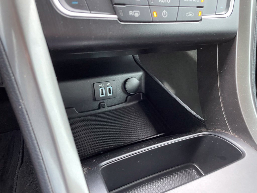 Used 2019 Ford Fusion SE FWD image 18