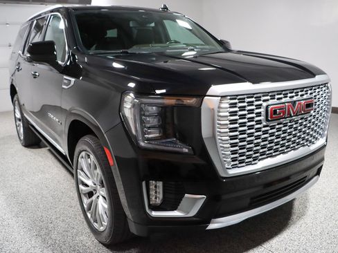 Used 2023 GMC Yukon Denali w/ LPO, Floor Liner Package AWD/4WD image 5