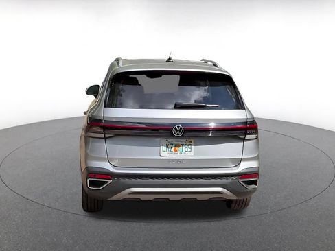 Used 2025 Volkswagen Taos SE FWD image 12