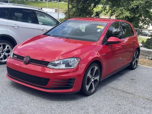 Used 2017 Volkswagen Golf 4-Door FWD image 3