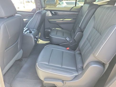 Used 2026 Buick Enclave Avenir w/ Super Cruise Package FWD image 16