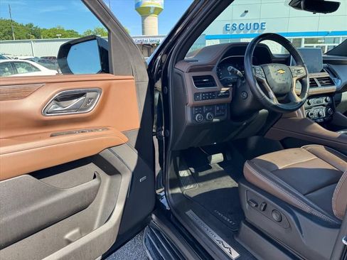 Used 2023 Chevrolet Tahoe High Country w/ Advanced Technology Package AWD/4WD image 17