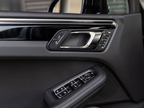 Certified 2026 Porsche Macan AWD/4WD image 22