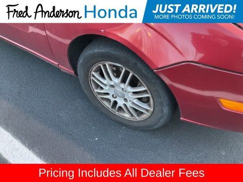 Used 2005 Ford Focus S FWD image 2