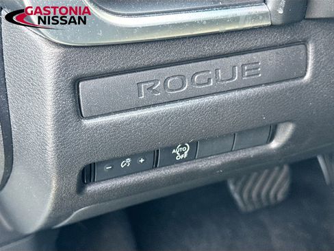 Used 2024 Nissan Rogue S AWD/4WD image 13