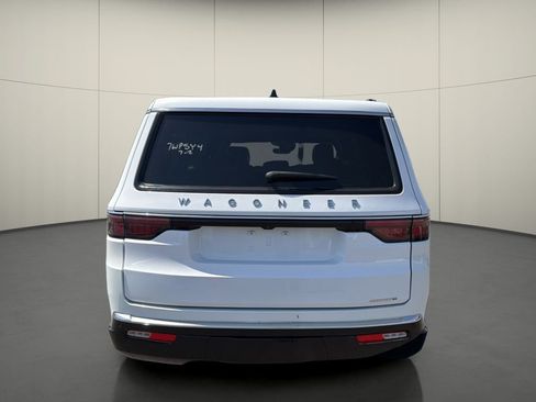 Used 2024 Jeep Wagoneer L Series II RWD image 6