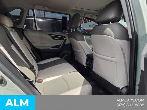 Used 2019 Toyota RAV4 XLE w/ Convenience Package FWD image 17