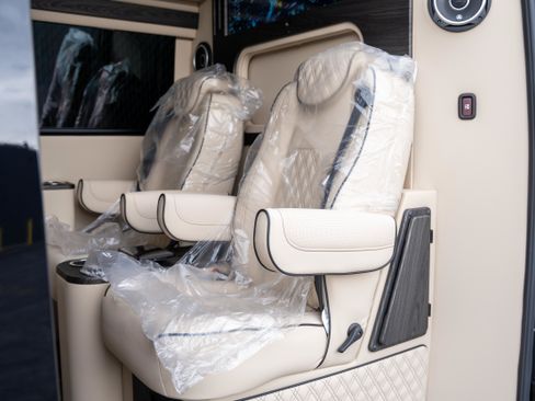 Used 2024 Mercedes-Benz Sprinter 3500 image 5