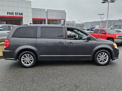 Used 2019 Dodge Grand Caravan SXT image 13