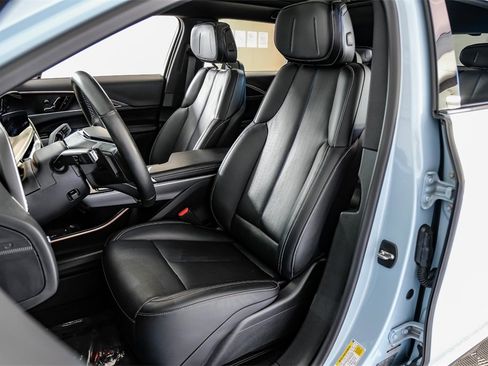 Used 2024 Cadillac Lyriq Luxury image 32