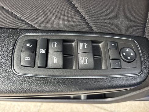 Used 2022 Dodge Charger SXT w/ Driver Convenience Group image 18