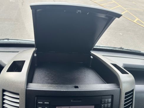 Used 2014 Mercedes-Benz Sprinter 2500 image 21