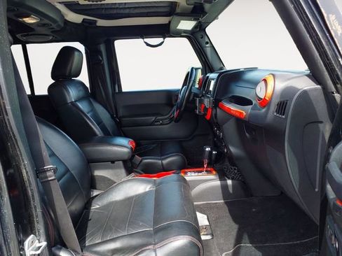 Used 2012 Jeep Wrangler Unlimited Sahara AWD/4WD image 9