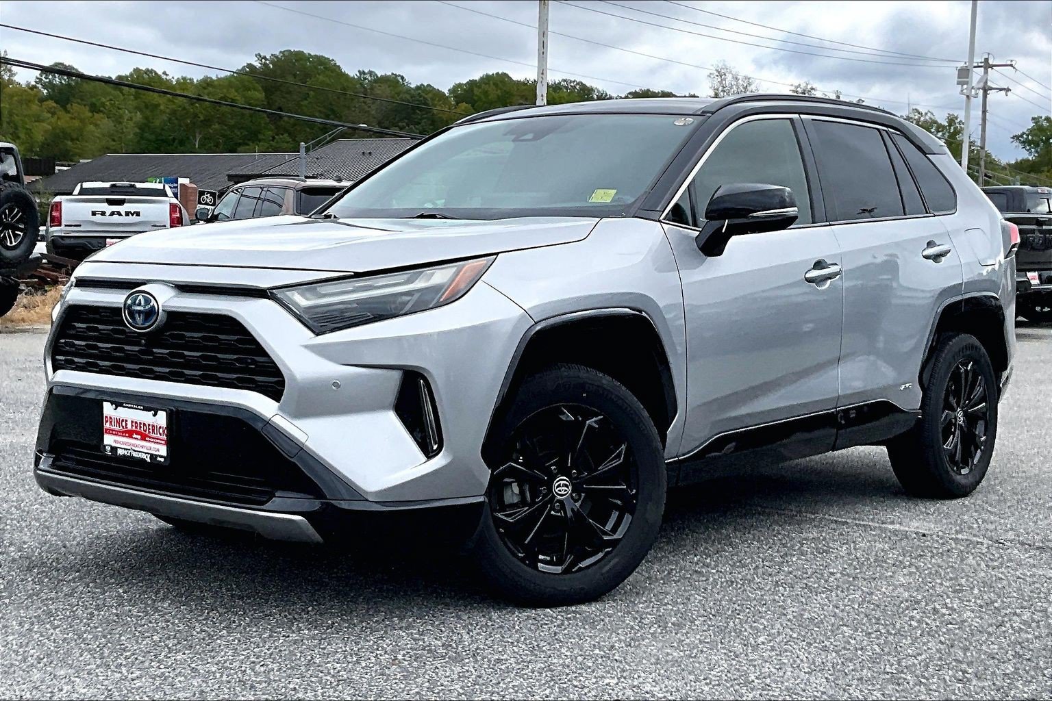 Used 2023 Toyota RAV4 XSE AWD/4WD image 3