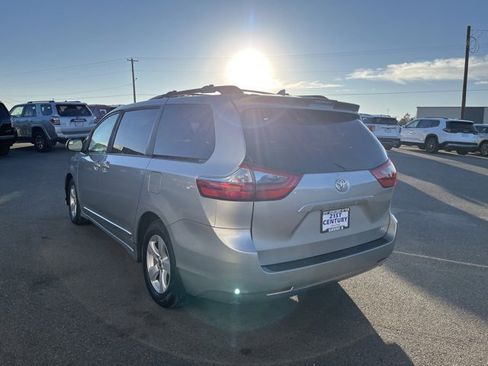 Used 2020 Toyota Sienna LE image 12