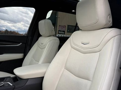 Used 2023 Cadillac XT6 Sport image 14