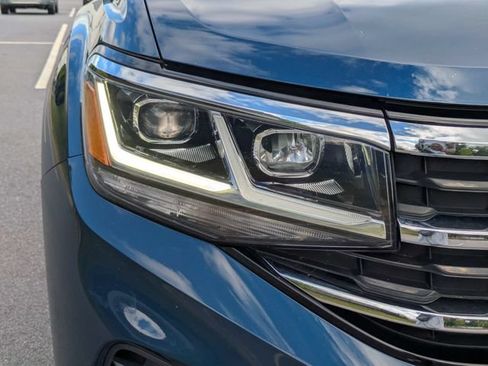 Used 2023 Volkswagen Atlas Cross Sport SE w/ Panoramic Sunroof Package FWD image 10