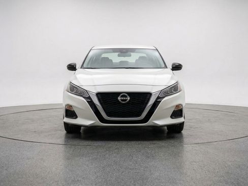 Used 2025 Nissan Altima 2.5 SV image 2