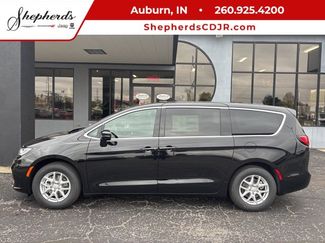 New 2026 Chrysler Pacifica Select video 1