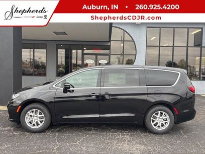 New 2026 Chrysler Pacifica Select