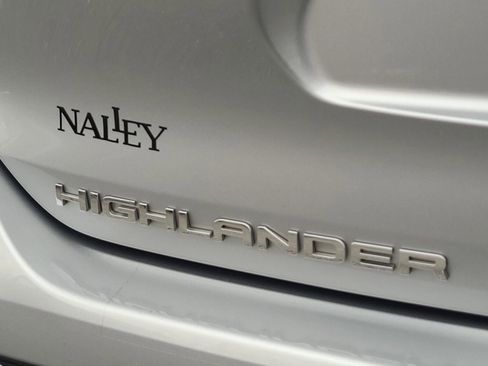 Certified 2023 Toyota Highlander XSE image 30